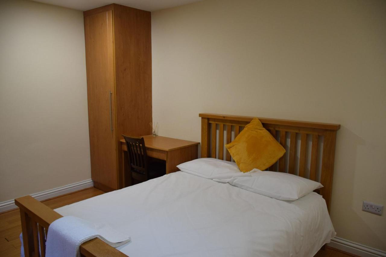 The Bell And Bottle Bed & Breakfast Maidenhead Exterior photo